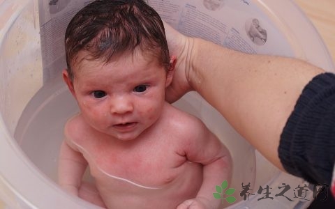 冬季给宝宝洗澡如何保暖