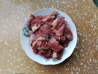 土豆炖牛肉的做法步骤：1