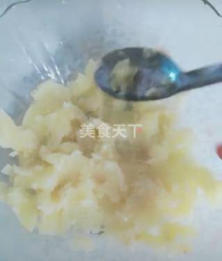 土豆糯米芝麻球的做法步骤：2